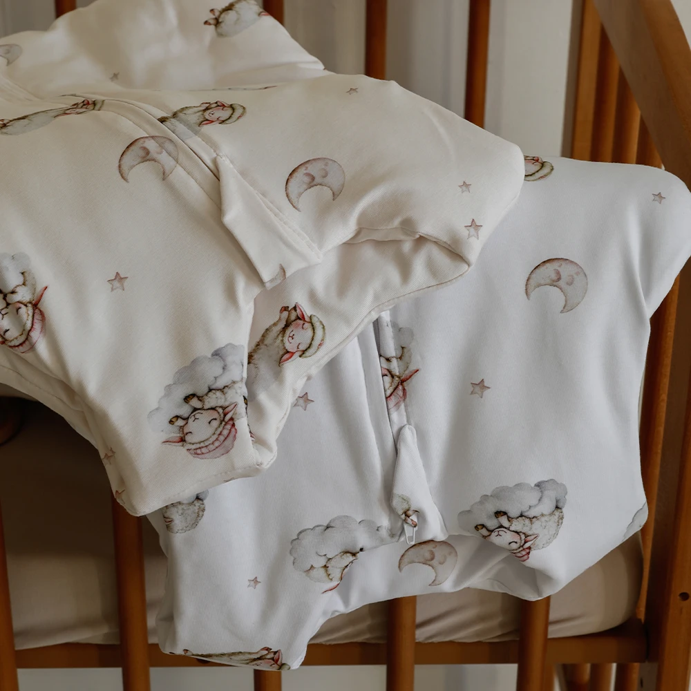 Sleeping-bag-with-legs-2.5-TOG-White-1-2-years-close-up